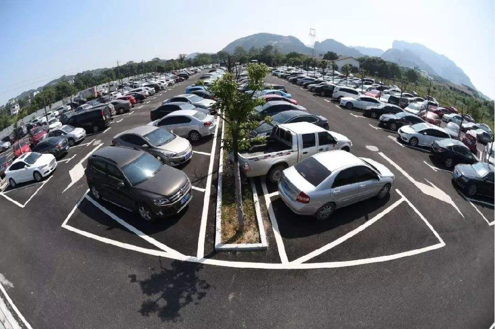 我國城市道路停車泊位究竟該如何設(shè)置？