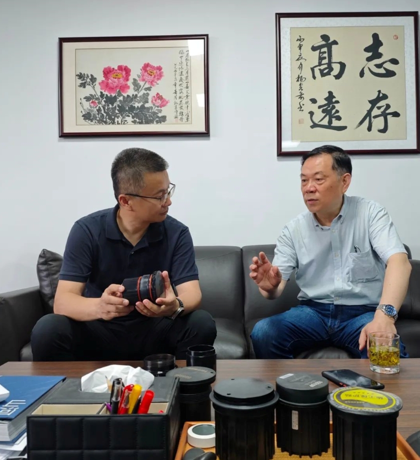 中國(guó)城市公共交通協(xié)會(huì)城市停車(chē)分會(huì)會(huì)長(zhǎng)孫曉波蒞臨無(wú)錫華賽指導(dǎo)工作